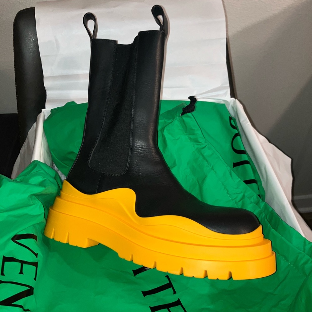 Bottega Veneta Tire Chelsea Boot